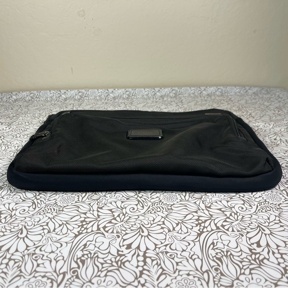 TUMI - Alpha Laptop Cover - Protective Laptop Case for Business & Travel - Picture 5 of 12